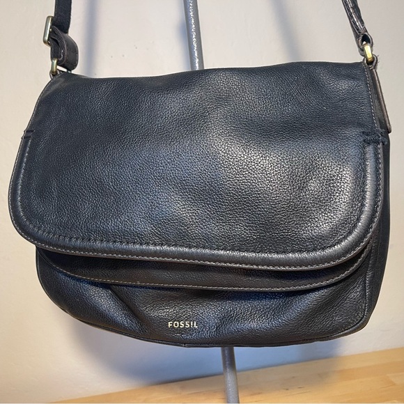 Fossil Black Leather Bag Double Flap Closure onf Front - Picture 2 of 15